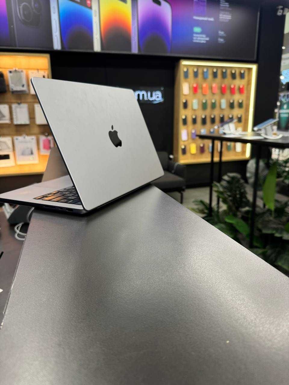 Вживаний  MacBook Pro 14, 512GB, Space Gray with Apple M1 Pro