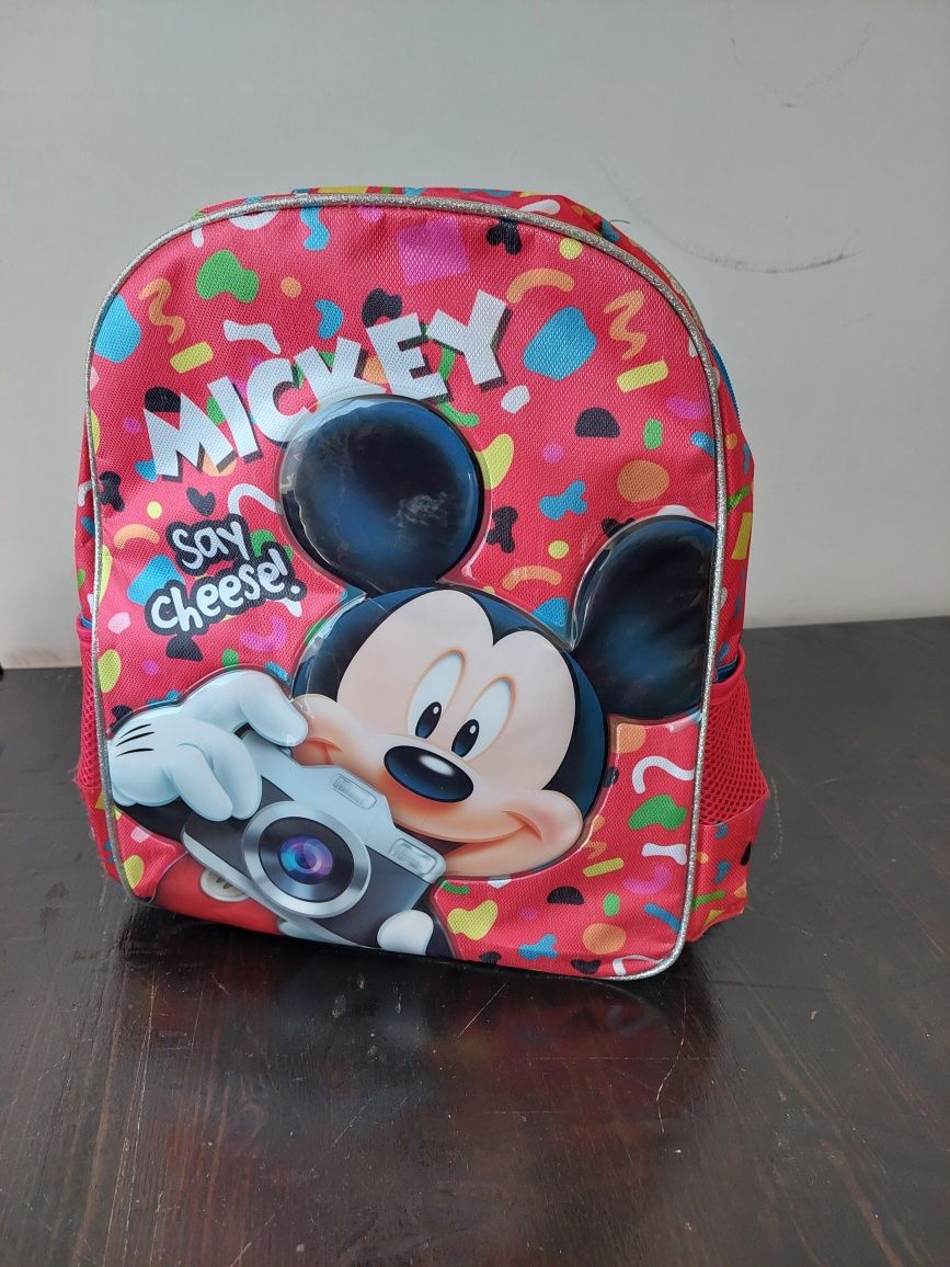 Vendo conjunto escolar Mickey