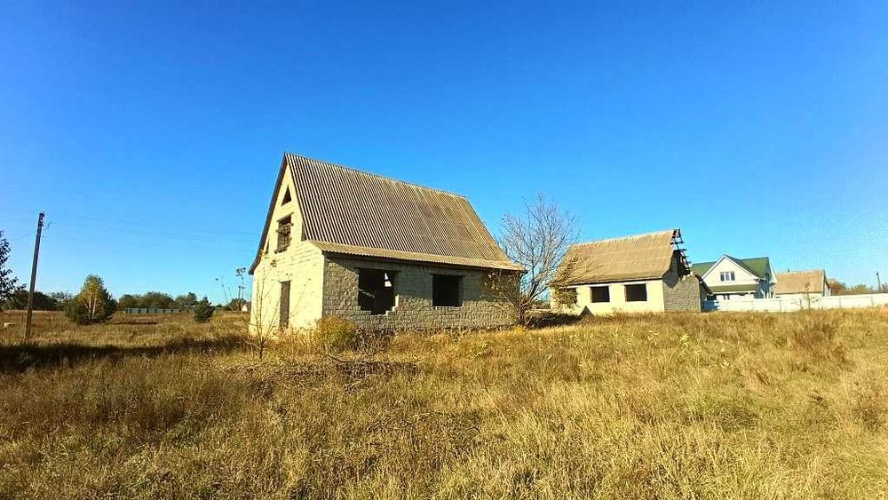 Продам коробку та 16сот.землі в с.Зурівка.Тихе місце.Від Києва 47км.