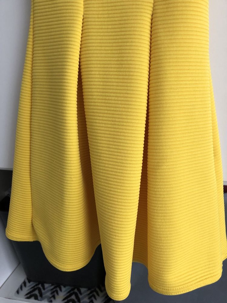 Sukienka żółta prążkowana 104 River Island 3-4