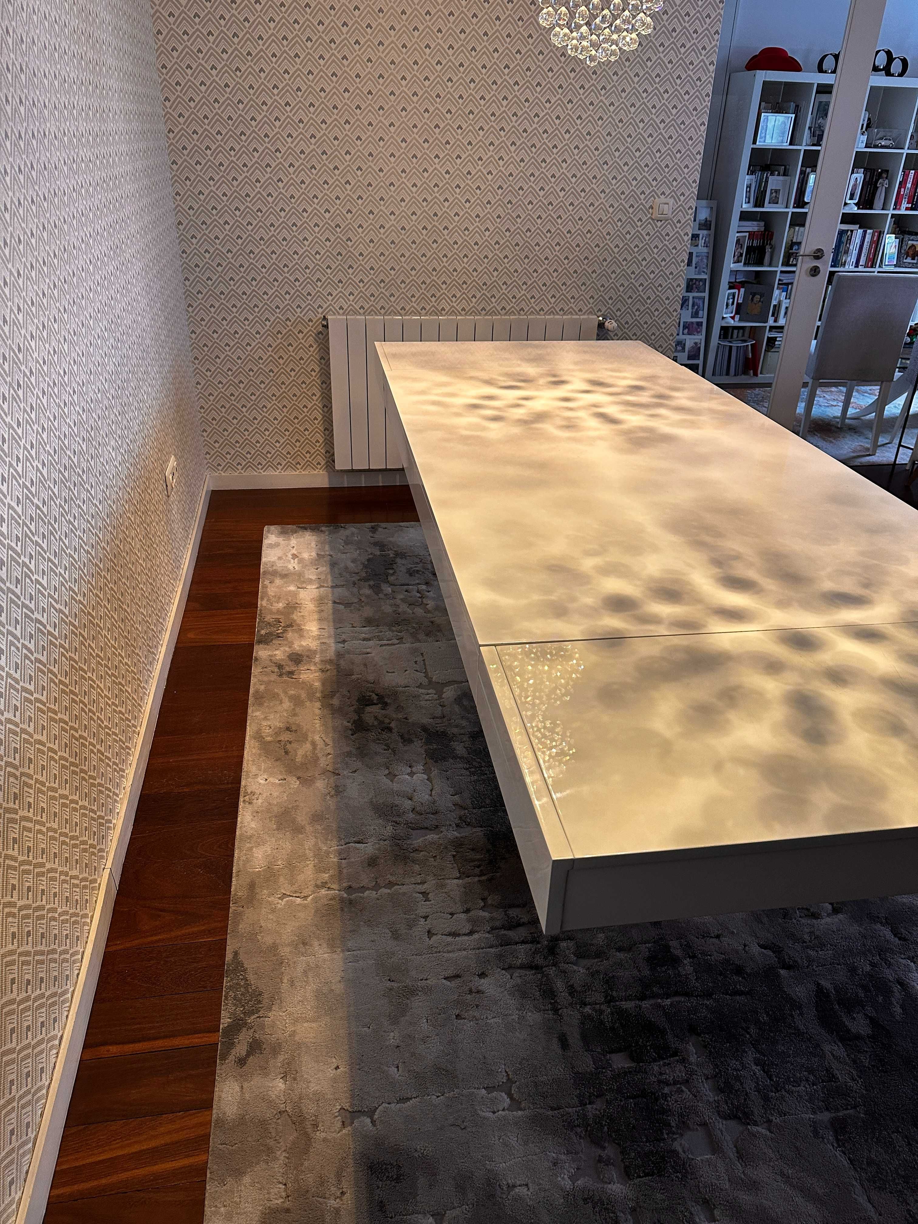 Conjunto mesa/cadeiras/tapetes