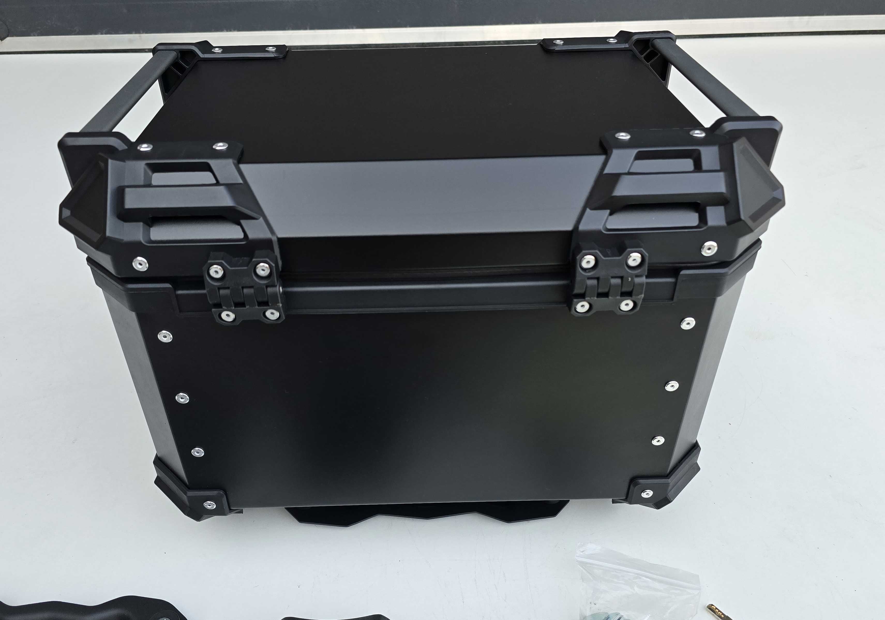 KUFER CENTRALNY Motocyklowy ALUMINIOWY Czarny  50L +Płyta +Oparcie