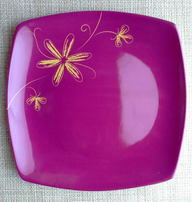 Набір пластик Magnet фуксія 24 предмета (тарілки ложки виделки ножі)