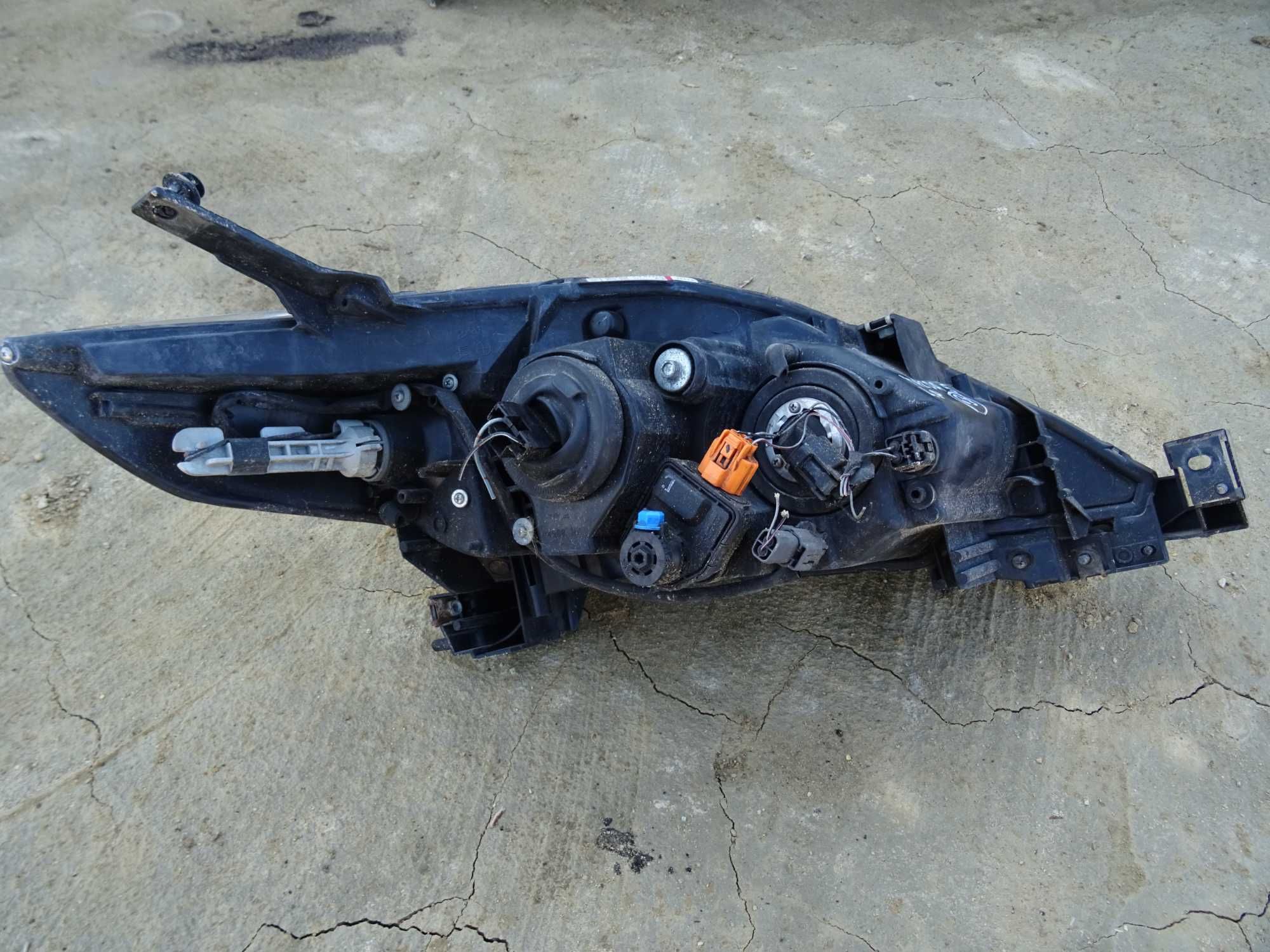Lampa lewy przód oryginalna  Mazda 5 STANLEY