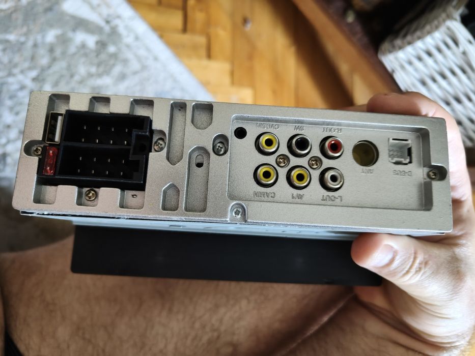 Мультимедійна автомагнітола