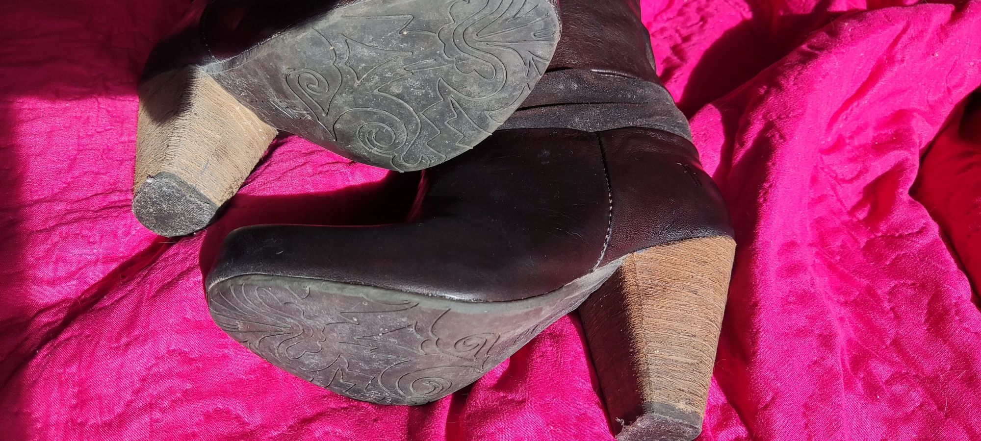 Botas de cano alto castanho 35