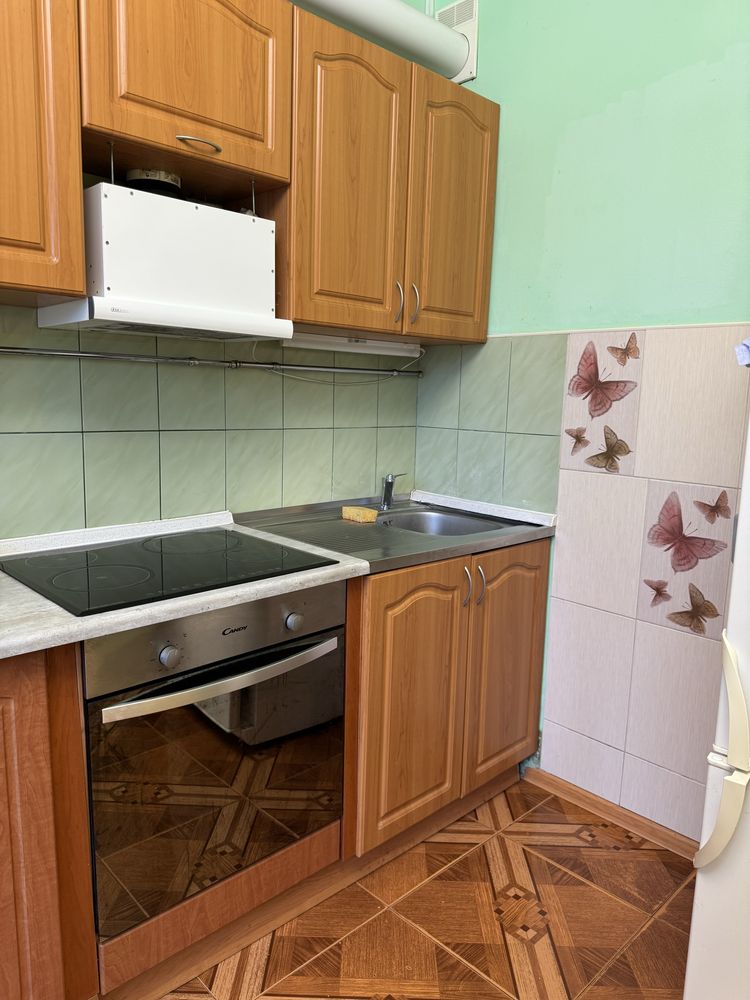 Продаж 2 кімнатноі вул Ахматовоі Анни 13 Г ( 2 поверх)метро»Позняки»