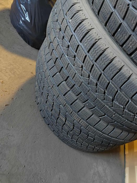 Opony zimowe do samochodu terenowego 225/75R16