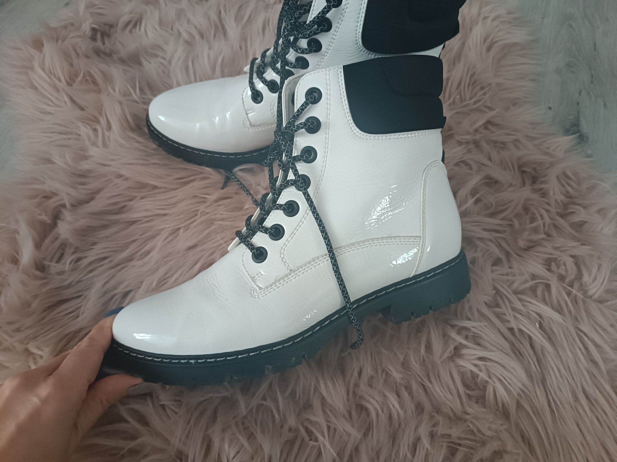 Botki białe ,workery Deichmann lakier 41 rozmiar