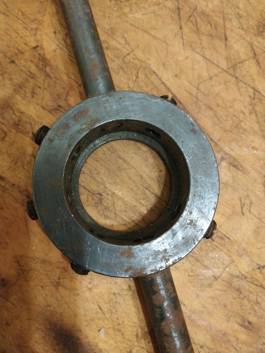 Комбінований тримач для плашки