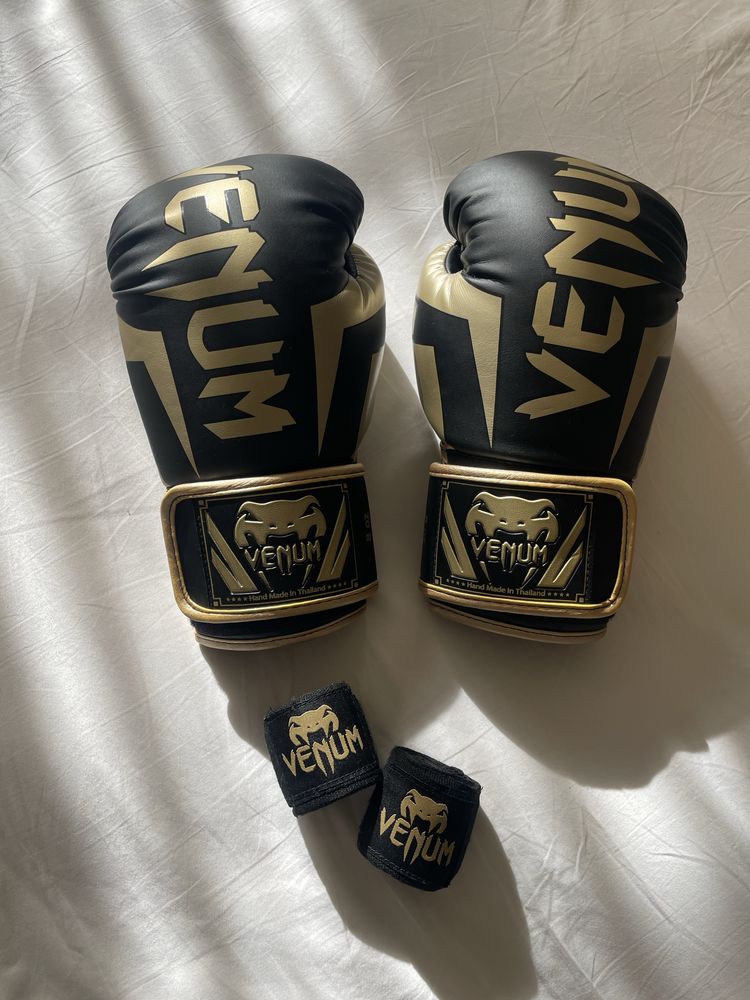 Luvas de Boxe Venum Elite Preto/Dourado + Ligaduras