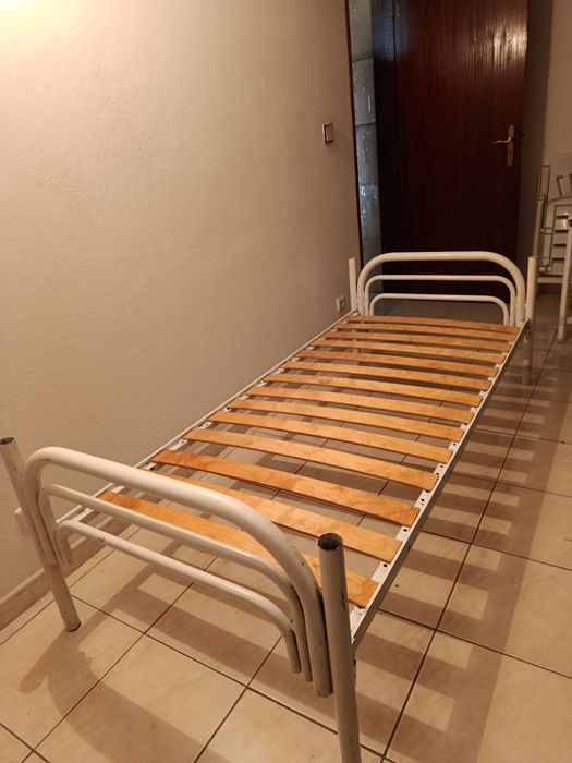 Cama de ferro com colchão