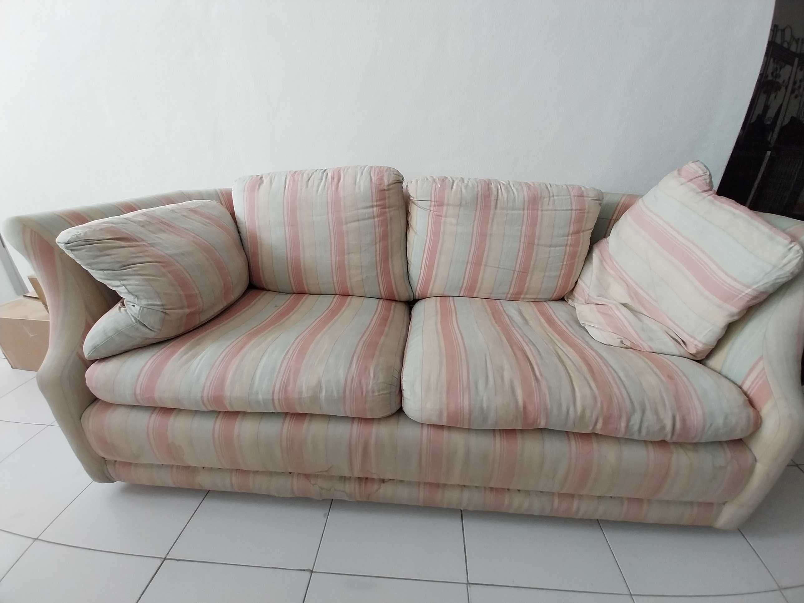 Sofá 3 lugares beige rosa