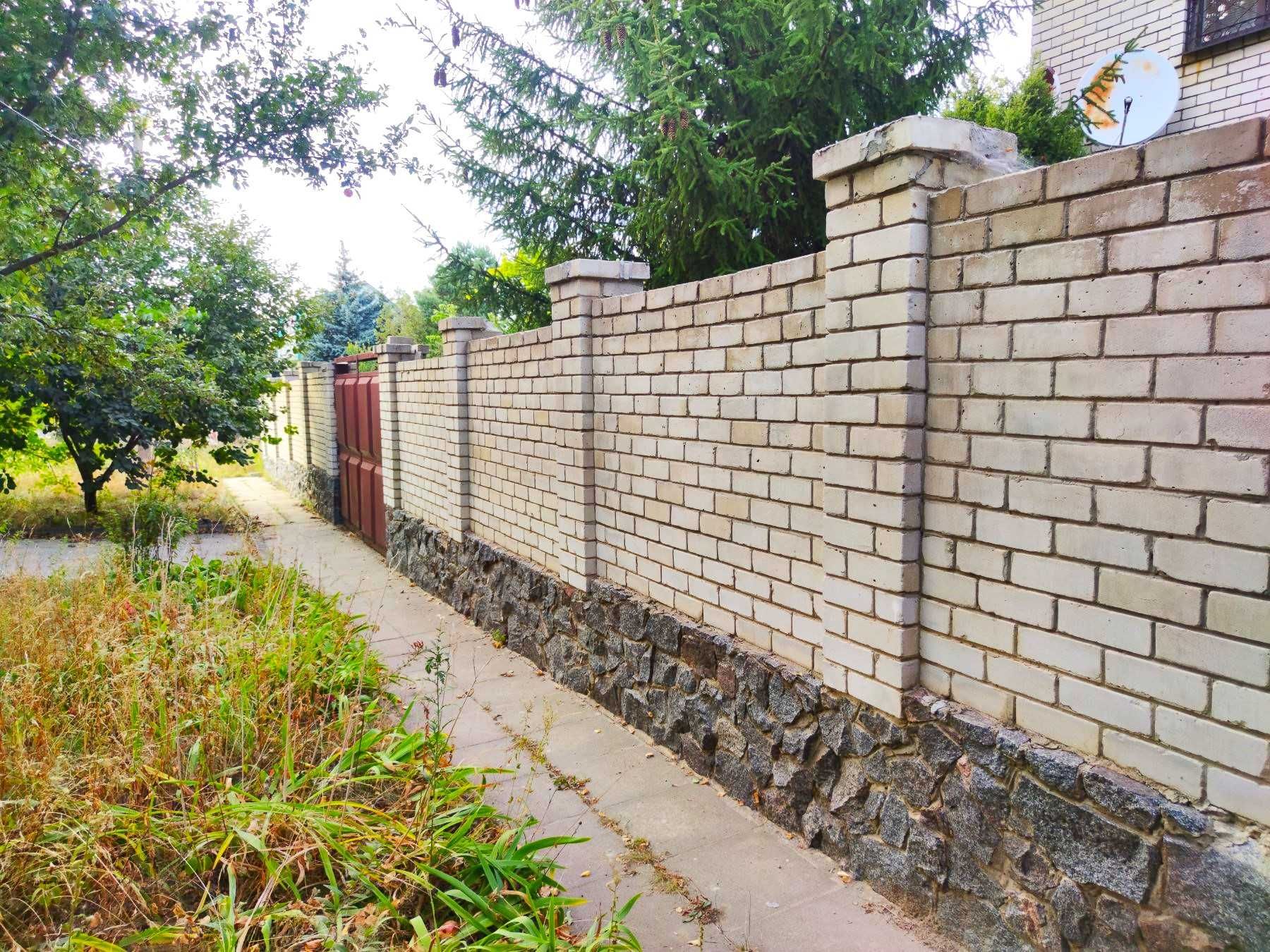 Продам дом в п. Коротич в 10 км. от метро Холодная Гора