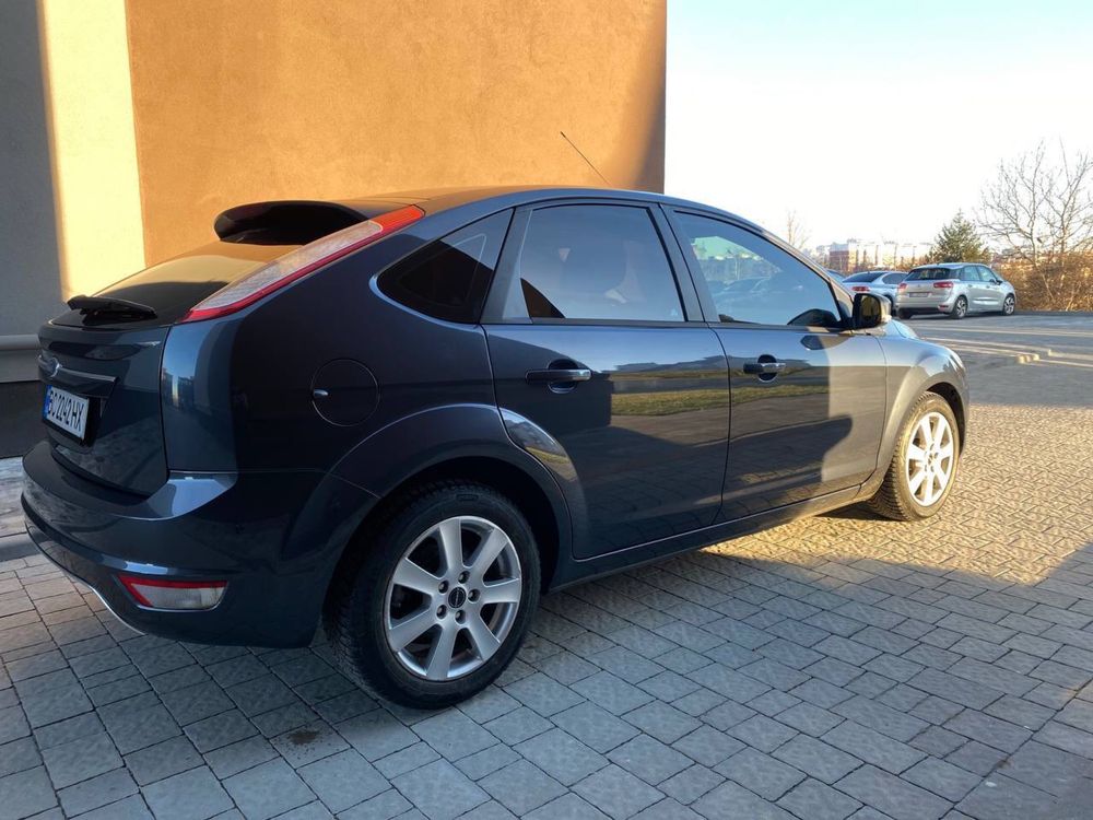 Продається автомобіль Ford Focus 2 2010 року; обʼєм двигуна 2.0