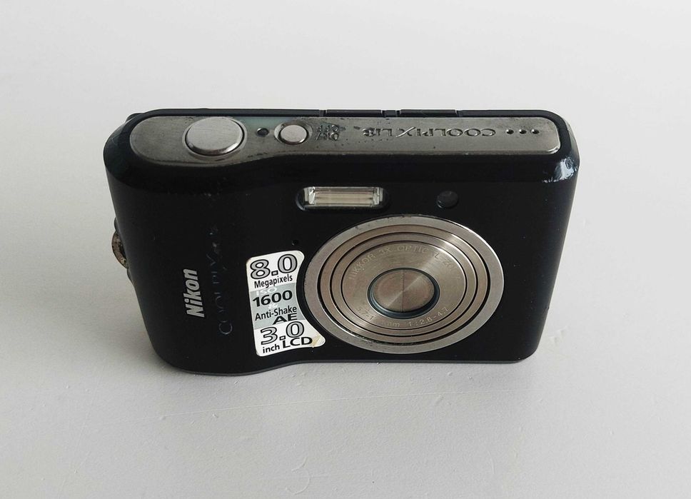 Câmara digital compacta Nikon Coolpix L18 avariada