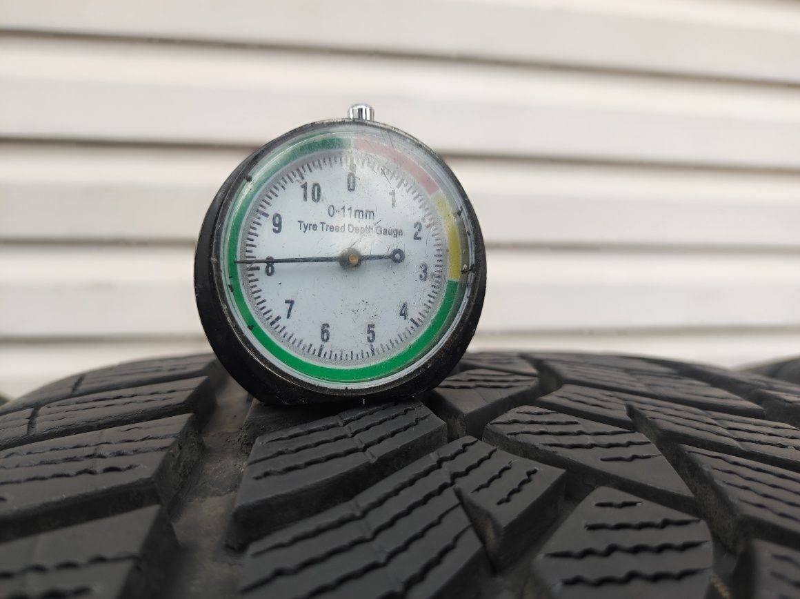 245.40.18 komplet opon zimowych Goodyear Ultra Grip Performance 8mm