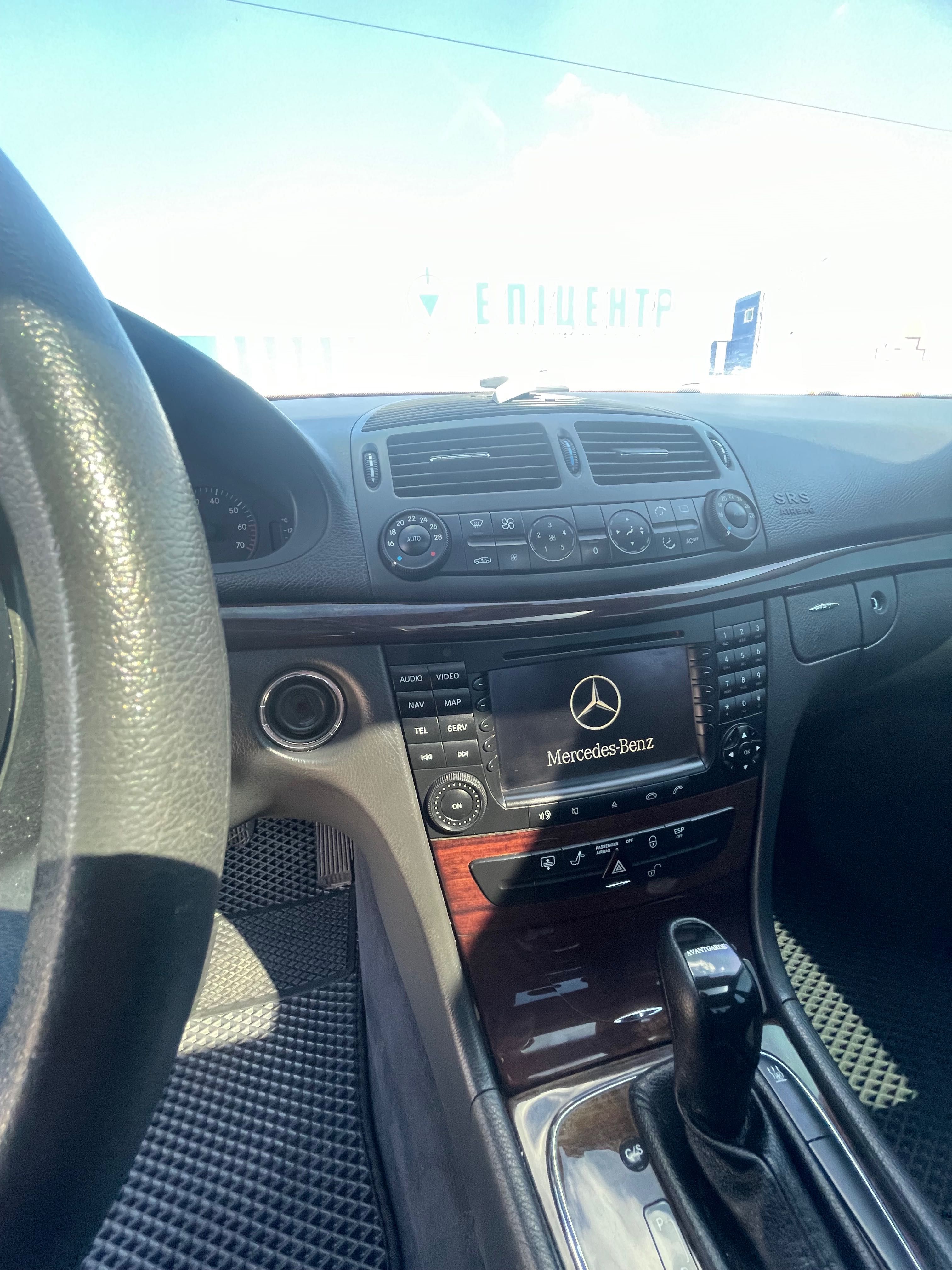 Mersedes-Benz w211