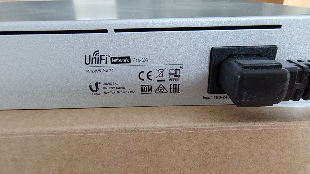 Switch Ubiquiti USW-PRO-24 24 porty