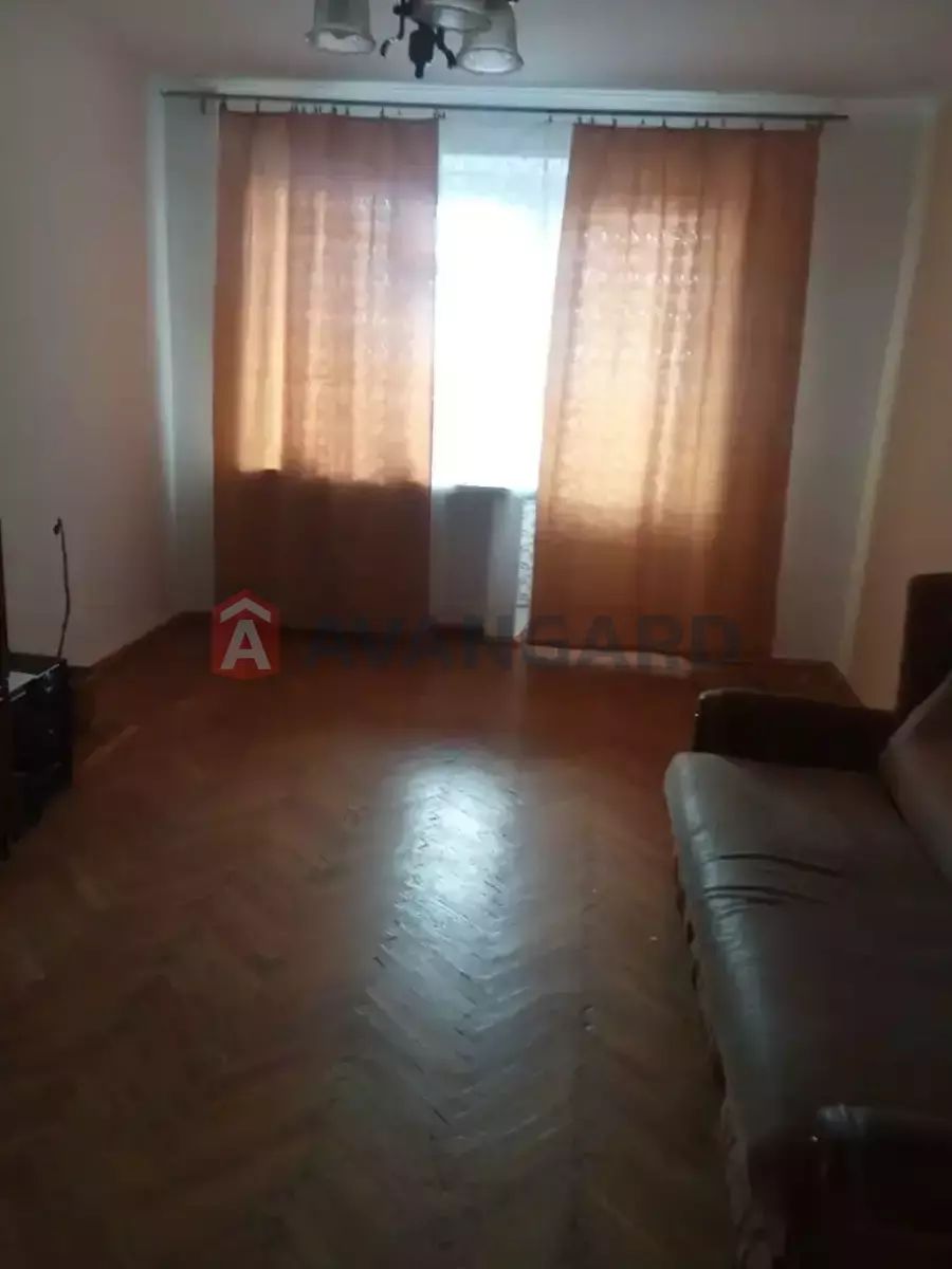 Продам 3-комнатная рядом с ДАФИ и Эпицентром, Тополь-1