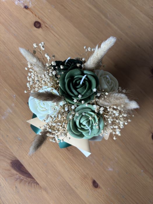 Bukiet z kwiatów woskowych i naturalnych – eco dekoracja