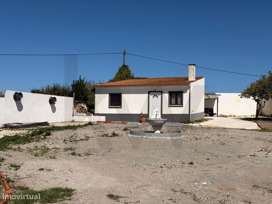 Moradia térrea T2 em A-do-Ruivos, Bombarral num lote de terreno URBANO