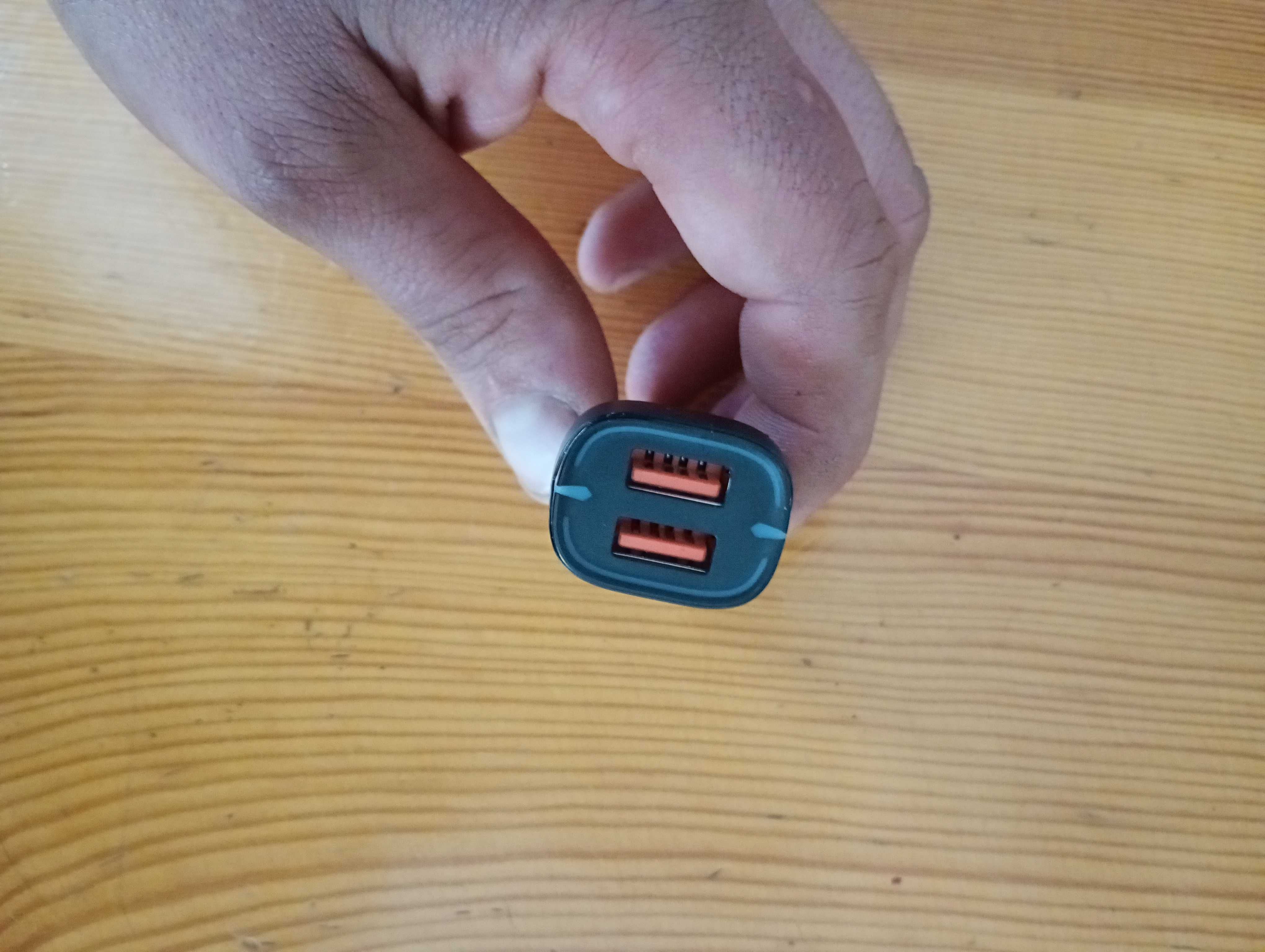 Ładowarka samochodowa na zapalniczkę uniwersalna 2xusb nieużywana