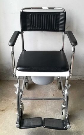 Cadeira sanitária com rodas