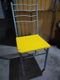 Mesa e cadeiras em ferro