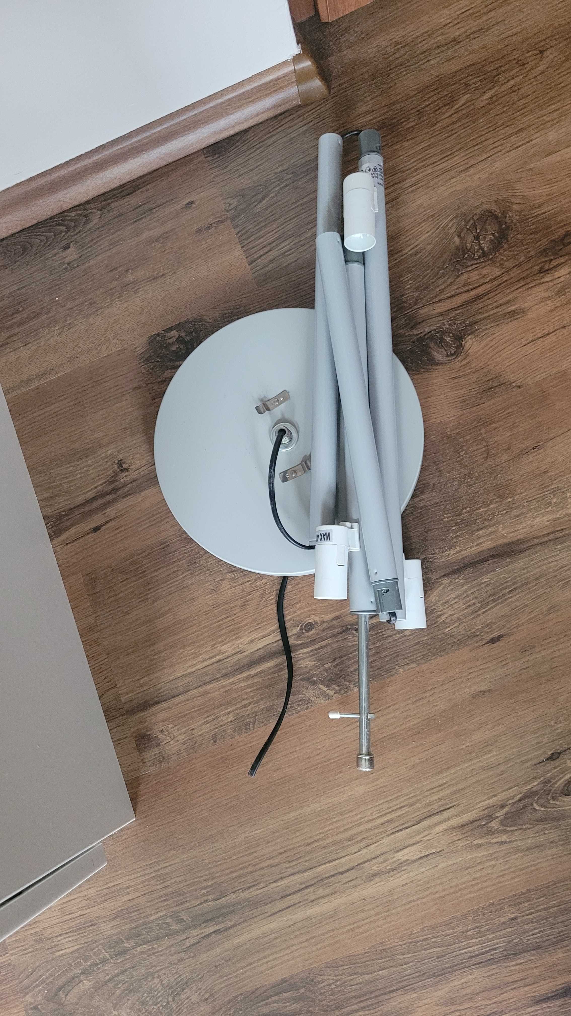 Zdekompletowana lampa Ikea