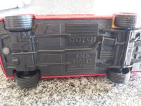 Vendo 2 miniaturas da Corgi, Matchbox e sem marca