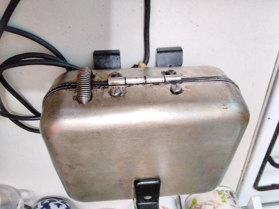 Электровафельница Ласунка.