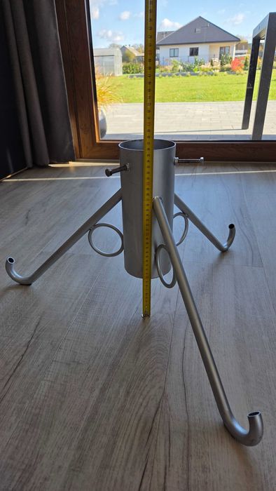 Stojak pod choinkę - mocny, metalowy, wytrzymały