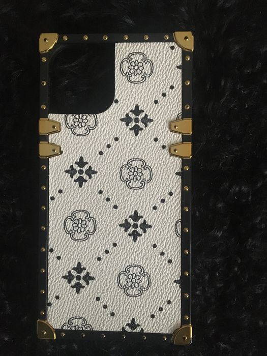 Два чехла для телефона новые для Айфон 12 про макс