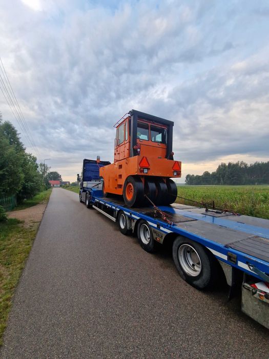 Wynajmem wynajm walec guma guma ogumiony z operatorem