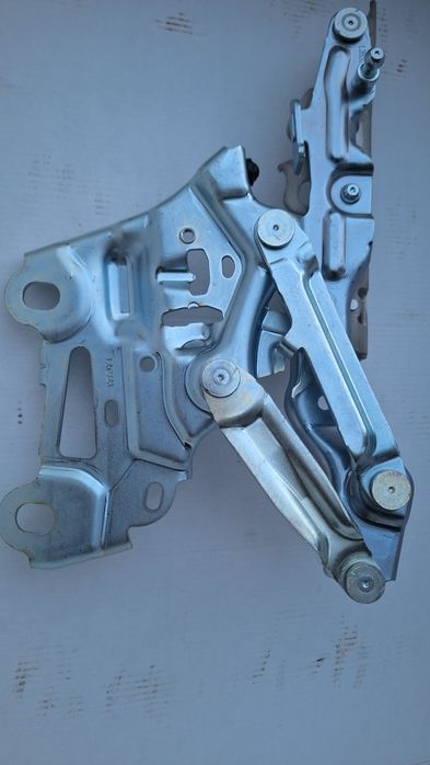 Zawias maski BMW x1 lewy,prawy  nowy