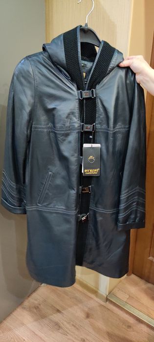 Продам женскую куртку.полупальто