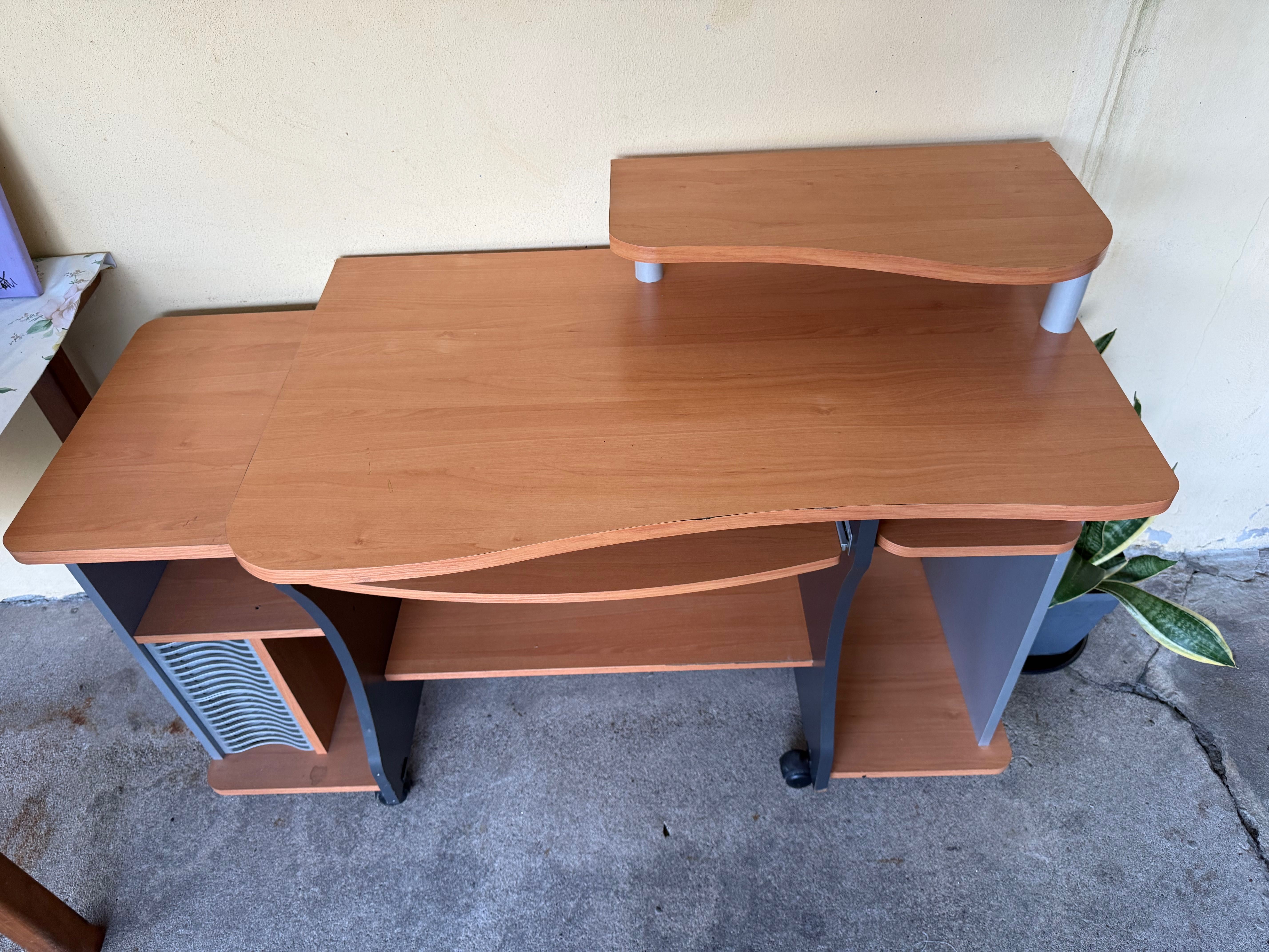 Secretaria madeira