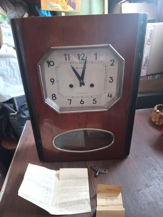 Настенные маятниковые часы "Янтарь"