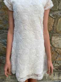 Сукня білого кольору з об'ємними трояндами розмір 140-146