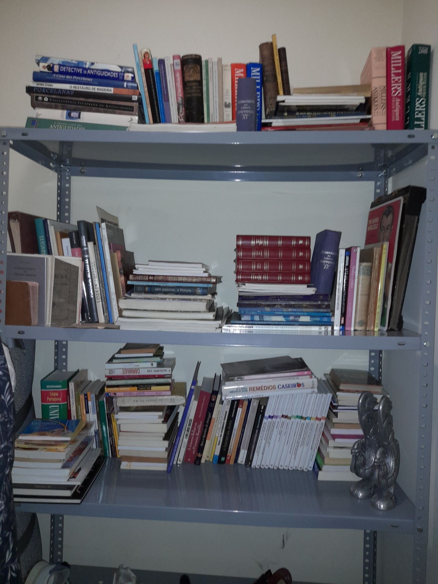 Vários livros de antiguidades