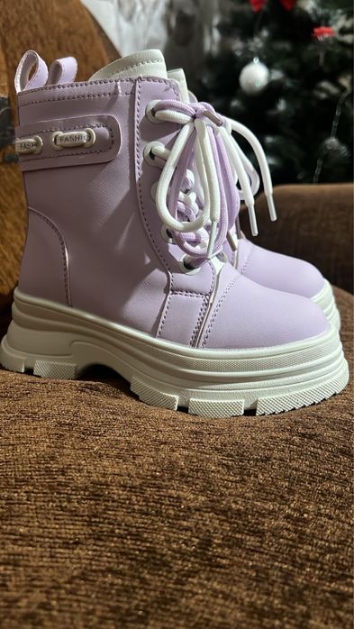 Продам детские ботинки