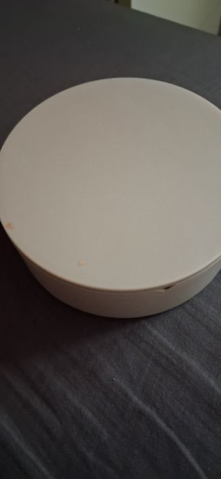 Lusterko z pojemnikiem