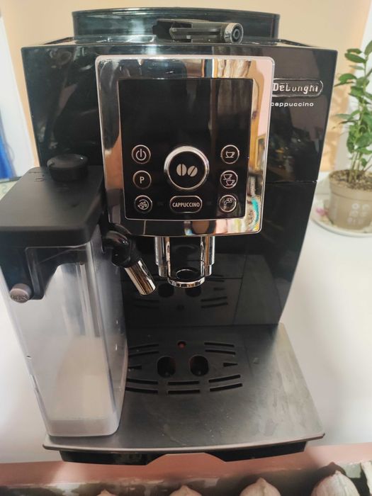 Еавомашина Delonghi 23.450