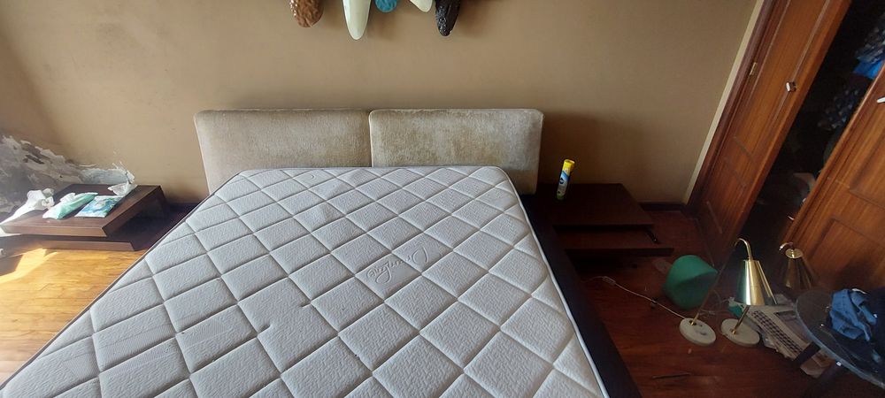 Cama de casal usada