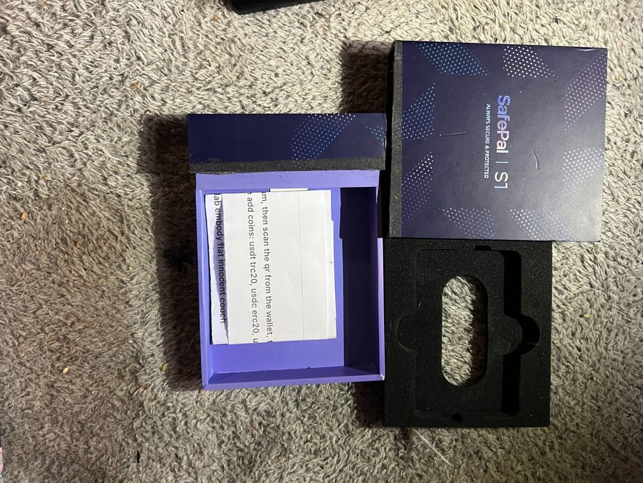 Срочно продам Холодный крипто-кошелек Safepal S1 Новый в упаковке