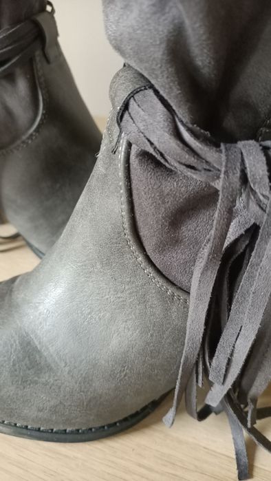 Botki szare buty damskie ocieplane frędzle CCC rozmiar 40