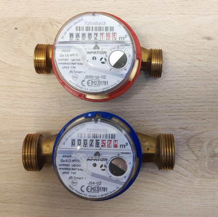 Liczniki wody Apator JS90 do ciepłej wody i JS4 do zimnej wody p. nowe
