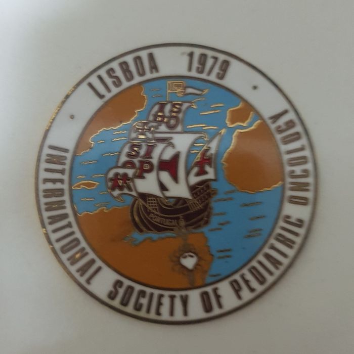 Crachas antigos em esmalte