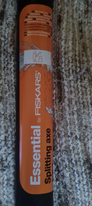 Siekiera Fiskars nowa do drewna